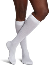 Load image into Gallery viewer, Eversoft Diabetic Compression Socks White